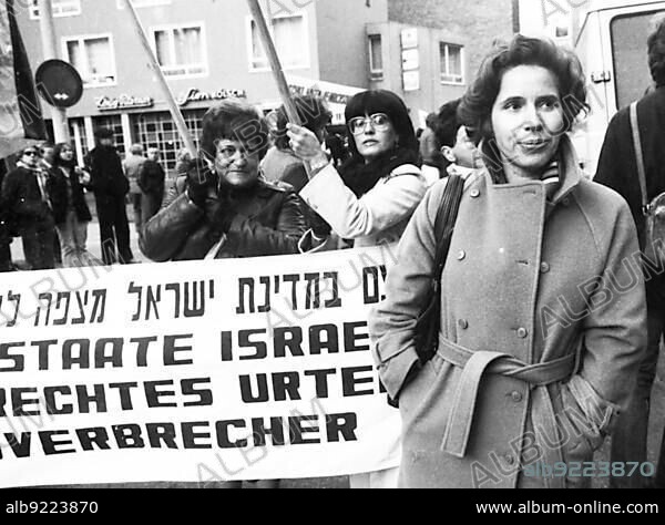 French Jews and German Nazi victims demonstrated for a conviction of the former Gestapo chief of Paris, Kurt Lischka, in front of the Regional Court in Cologne on 23 October 1979. Beate Klarsfeld Vorn, Germany, Europe.