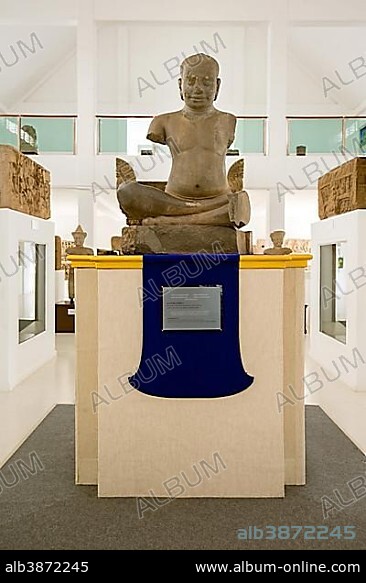 Statue of King Jayavarman VII, Phimai National Museum, Phimai, Korat, Nakhon Ratchasima Province, Isan, Isaan, Thailand, Asia.