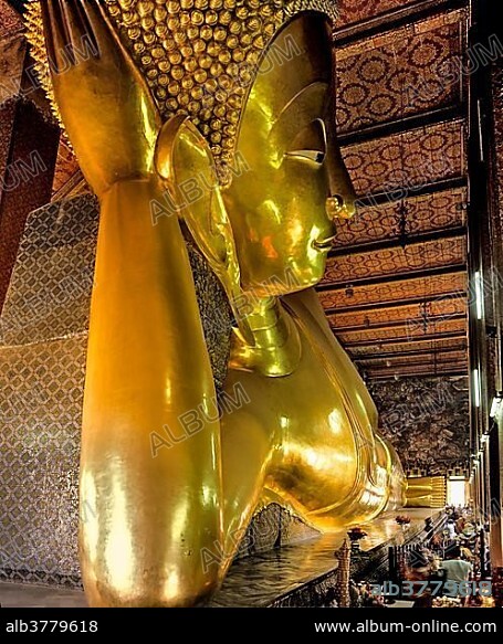 Reclining Buddha, 45m long, 15m high, Wat Pho Temple, Bangkok, Central Thailand, Thailand, Asia.
