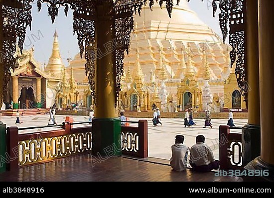 Shwedagon Pagoda, Buddhist temple, Rangoon, Yangon, Burma, Burma, Myanmar, Asia.