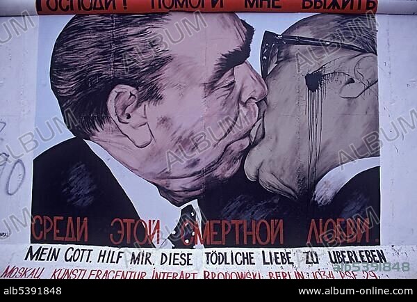 Dimitrij Vrubel, East Side Gallery, - my god, help me to survive this deadly love -, Breschnew and Honecker kissing each other, Berlin wall, Berlin, Germany, Europe.