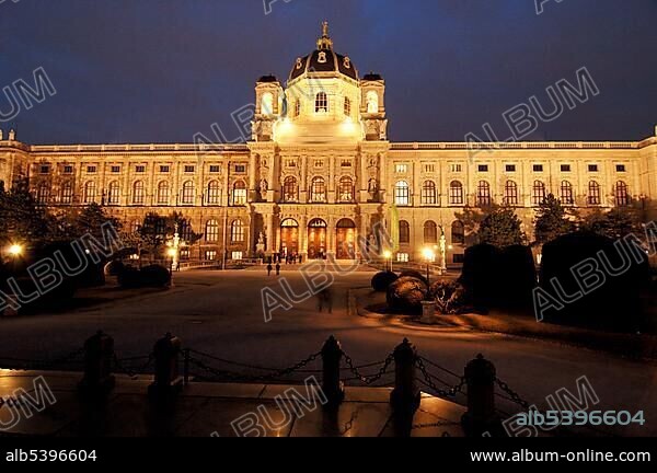 Naturhistorisches Museum (Museum of Natural History) at night, Vienna, Austria, Europe.