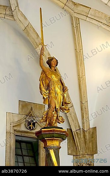 Golden statue of Lady Justice, New Town Hall, Marienplatz, Munich, Upper Bavaria, Bavaria, Germany, Europe.