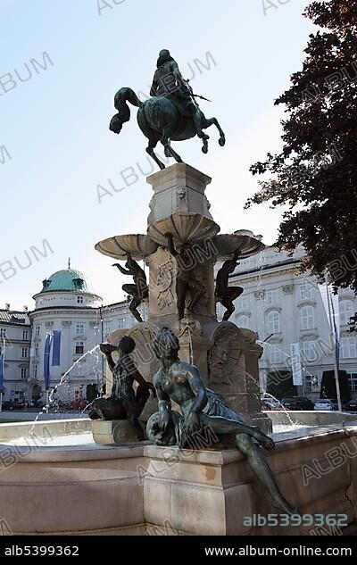Leopold fountain, monument to Archduke Leopold V, Innsbruck, Tyrol, Austria, Europe.