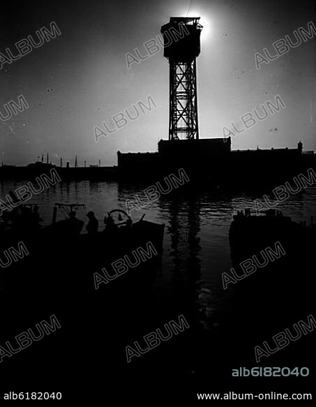 TORRE SAN SEBASTIAN REALIZADA EN 1931 - TERMINAL DEL TRANSBORDADOR AEREO DE BARCELONA - FOTOGRAFIA EN BLANCO Y NEGRO - AÑOS 50.
