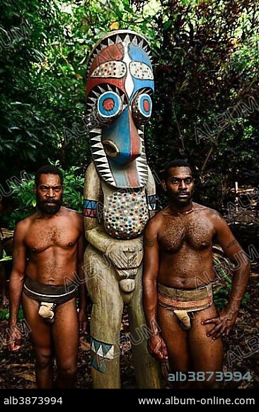 Two native men with totem pole, Fanla, Ambrym Island, South Sea, Vanuatu, Oceania.