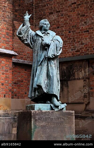 Statue of Martin Luther in front of the Protestant-Lutheran Market Church of St. Georgii et Jacobi in Gothic style, state capital Hannover, Lower Saxony, Germany, Europe.