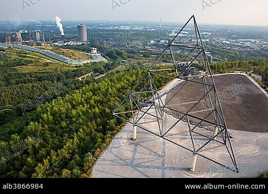 Haldenereignis Emscherblick or "Tetraeder" a lookout tower in the form of a tetrahedron on a former stockpile, overlooking the Alpin Center Bottrop indoor ski slope and the Prosper Coking Plant, Bottrop, Ruhr district, North Rhine-Westphalia, Germany, Europe.