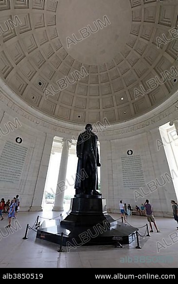 Statue of Thomas Jefferson by Rudulph Evans, Jefferson Memorial, The Mall, Washington, D.C., United States, North America.