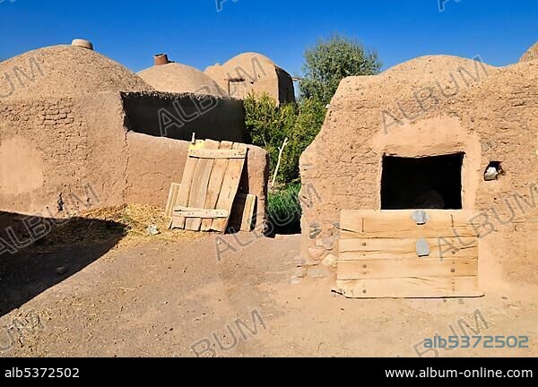 Traditional Iranian adobe village near Nain, Isfahan, Esfahan, Persia, Iran, Asia.