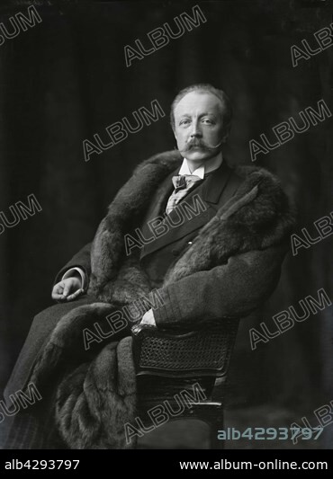 Marie Ernest Paul Boniface, known as the Marquis Boni de Castellane (1867-1932). French politician, writer, dandy.. He built the Palais Rose, avenue Foch in Paris (small copy of the Grand Trianon in Versailles). The hotel particulier was destroyed in 1969.. c.1910. . Photo Taponier.
