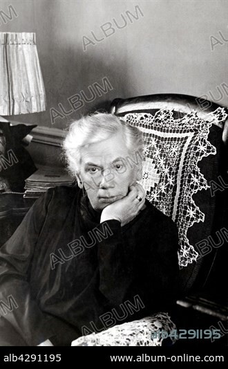 Tatyana Sukhotina-Tolstaya, the eldest daughter of writer Leo Tolstoy, around 1948.. Yasnaya Polyana, October 4, 1864 - Italy, September 21, 1950.