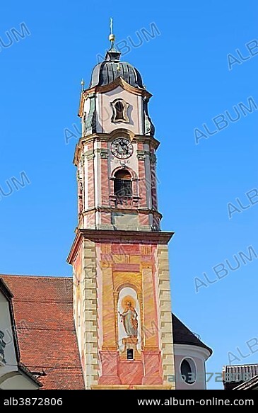 Parish Church of St. Peter and St. Paul with lueftlmalerei traditional murals, Mittenwald, Werdenfelser Land, Upper Bavaria, Bavaria, Germany, Europe.