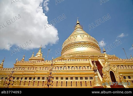 Golden Shwezigon Paya Pagoda, Bagan, Myanmar, Burma, Southeast Asia, Asia.