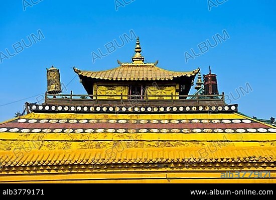 Roof of the Golden Temple Gandan Buddhist monastery, Ulaanbaatar, Mongolia, Asia.