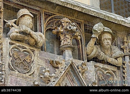 Figures of knights above the portal of the Imperial Hall, Reichssaal, Old Town Hall, old town of Regensburg, Upper Palatinate, Bavaria, Germany, Europe.