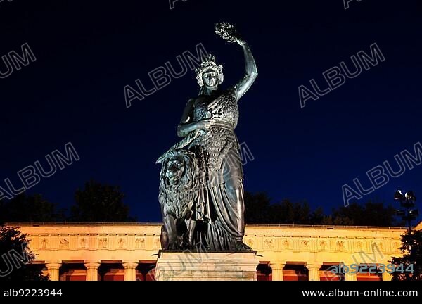Bavaria Statue by Ludwig von Schwanthaler in front of Leo von Klenze's Ruhmeshalle, Hall of Fame on the Theresienwiese, Munich, Upper Bavaria, Bavaria, Germany, Europe.
