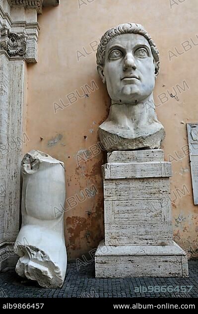 The Colossus of Constantine the Great was a colossal acrolithic statue of the late Roman emperor Constantine the Great. Portions of the Colossus now reside in the Courtyard of the Palazzo dei Conservatori of the Musei Capitolini, on the Capitoline Hill, above the west end of the Forum. Zusammenstellung der Überreste der Statue Konstantins des Großen im Konservatorenpalast in den Kapitolinischen Museen. Die Kolossalstatue Konstantins des Großen war eine zwölf Meter hohe Statue aus Marmor.