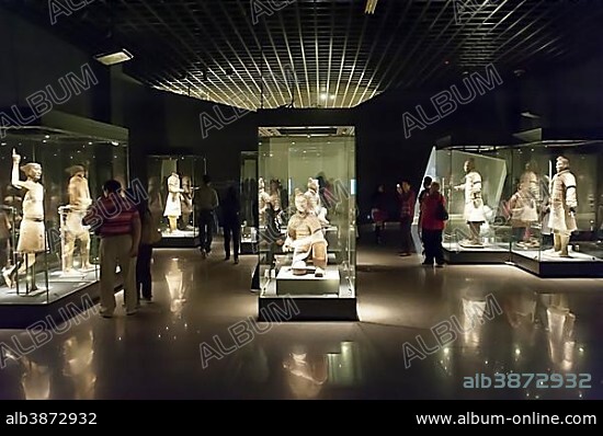 Museum, standing warriors painted with original colour in glass display cases, Emperor Qin Shi Huang Mausoleum, Terracotta Army, Xi'an, People's Republic of China.