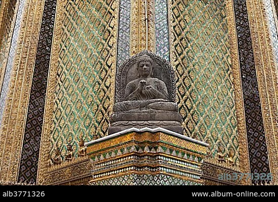 Buddha statue, Phra Mondop, Wat Phra Kaeo or Wat Phra Kaew, Grand Palace, Royal Palace, Bangkok, Thailand, Asia.