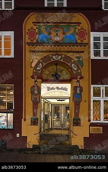 Renaissance-Portal of the Alte Raths-Apotheke in the evening light, Lüneburg, Lower Saxony, Germany, Europe.