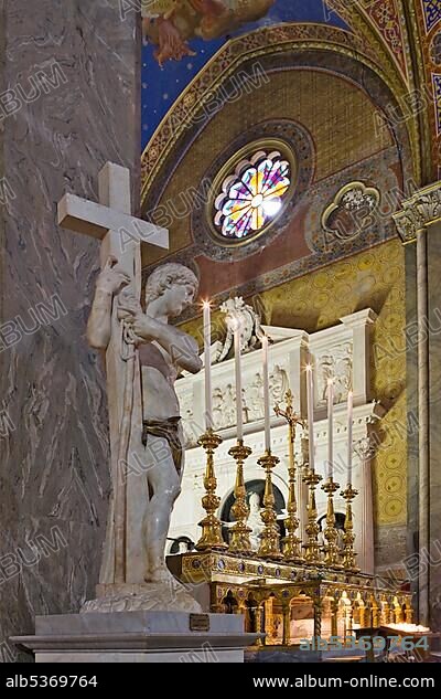Michaelangelo's Christ the Redeemer statue (Italian: Cristo della Minerva) in Santa Maria sopra Minerva Church, Rome, Italy, Europe.