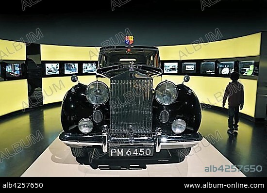 Rolls-Royce Phantom IV, 1950-56, only 18 pieces were built exclusively for royalty and heads of state, BMW Museum, Munich, Upper Bavaria, Bavaria, Germanyy.