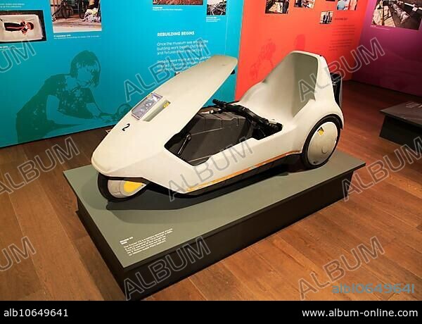 Sinclair C5 battery powered electric vehicle 1985, Weston-super-Mare museum, Somerset, England, UK.