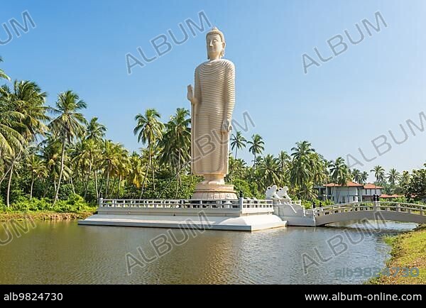 Financed from a Japanese foundation; the Tsunami Honganji Viharaya a replica of Barmiyan Buddha. The Sculpture is with 18.5 meters high one of the largest free-standing Buddha statues in Sri Lanka.