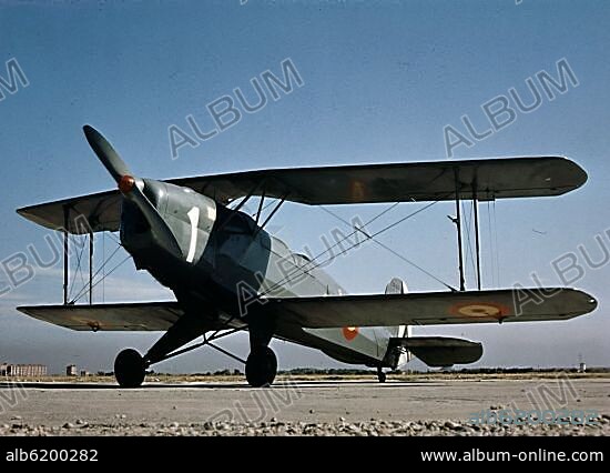 AVON BUCKER Jungmann  BU-131 FABRICADO POR C.A.S.A.EN ESPAÑA.