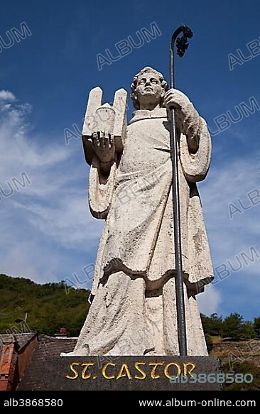 Statue of St. Castor on Lindenplatz square, Karden, Treis-Karden, Mosel region, Rhineland-Palatinate, Germany, Europe, PublicGround, Europe.