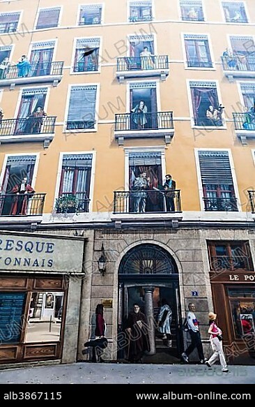 Mural, Fresque des Lyonnais, Fresco of the People of Lyon, by artist group CitéCréation, 1994-95, Lyon, Rhône-Alpes, France, Europe.