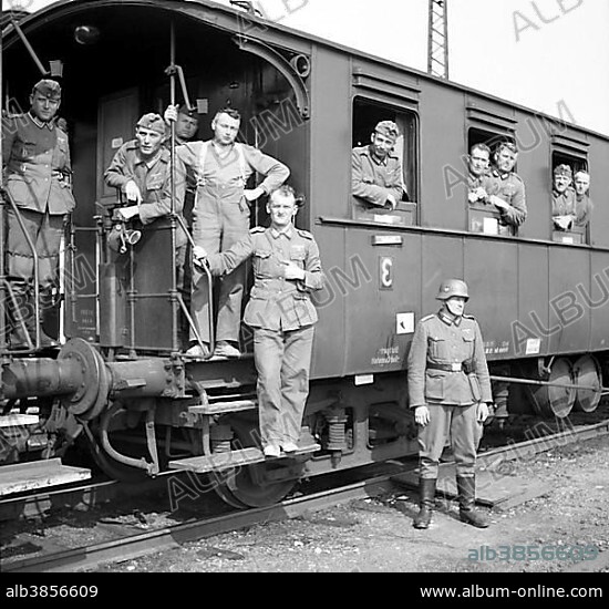 Approx. 1939,1941, training Wehrmacht, Wehrmacht soldiers posing on a train, Ulm, Germany, Europe.