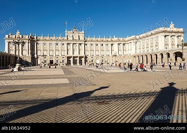 Plaza de la Armeria, Armory Square, Palacio Real royal palace, Madrid, Spain, Europe.