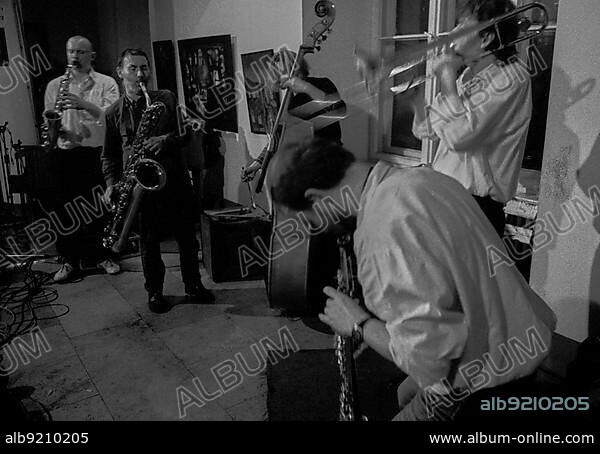 GDR, Berlin, 26.2.1988, Jazzfest at the HdjT (f.l.t.r.) Dietmar Diesner, soprano saxophone, Manfred Schulze, baritone saxophone, Christoph Winkel, bass, Johannes farmer, trombone, Heiner Reinhardt.