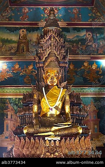 Bronze Statue, Buddha Statue in the temple Phnom Penh, Cambodia, Asia.