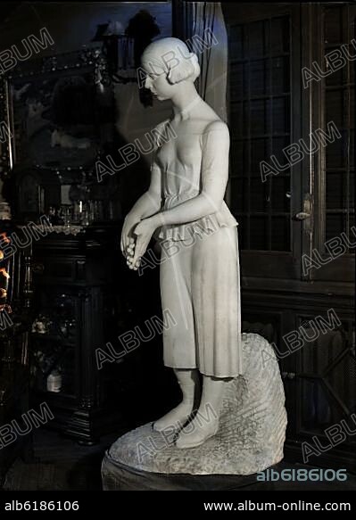 JOSEP CLARA I AYATS (1878-1958). ESCULTURA FEMENINA - SIGLO XX - MARMOL BLANCO.