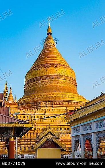Shwezigon Pagoda, golden stupa, Nyaung U, Mandalay Region, Bagan, Myanmar, Asia.