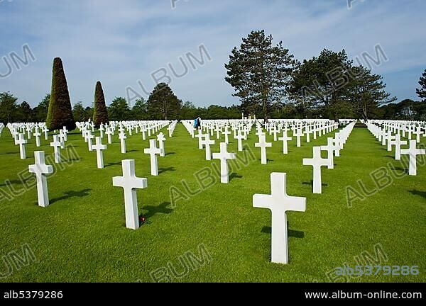 Crosses, made of marble, American military cemetery at Omaha Beach near Colleville sur Mer, Normandy, France, Europe.