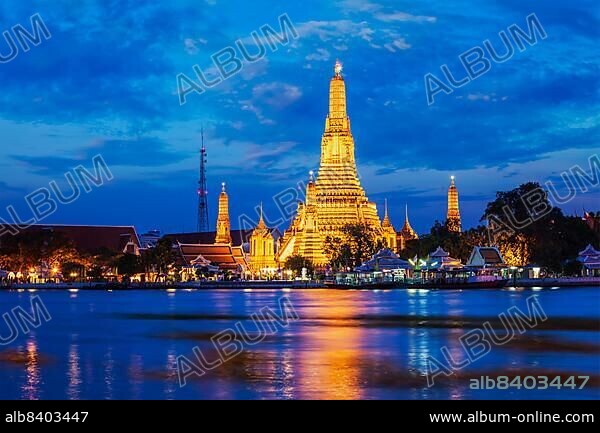 Buddhist temple Wat Arun (Wat Arun Ratchawararam Ratchawaramahawihan) (Temple of Dawn) famous tourist landmark illuminated in the evening. Bangkok, Thailand, Asia.