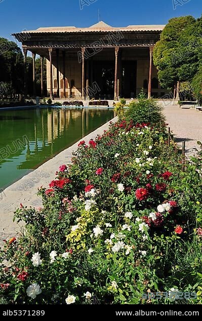 Safavid Chehel Sotoun, Sotoon Palace, UNESCO World Heritage Site, Esfahan, Isfahan, Iran, Persia, Asia.