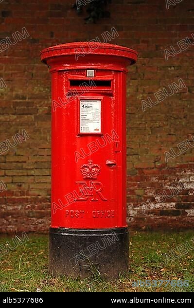 English mailbox from 1952, E II R, Queen Elizabeth II, Staunton Harold, Leicestershire, England, UK, Europe.