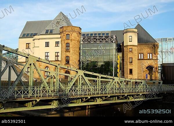 Swing bridge, a bridge to the Schokoladenmuseum Imhoff-Stollwerck chocolate museum, museum on the Rheinau peninsula, Cologne Rheinauhafen harbour, Cologne, Rhineland, North Rhine-Westphalia, Germany, Europe.