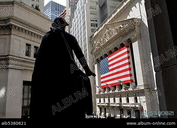 George Washington Monument in front of Federal Hall with a view towards the New York Stock Exchange, Wall Street, Financial District, Manhattan, New York City, NYC, New York, United States of America, USA, North America.