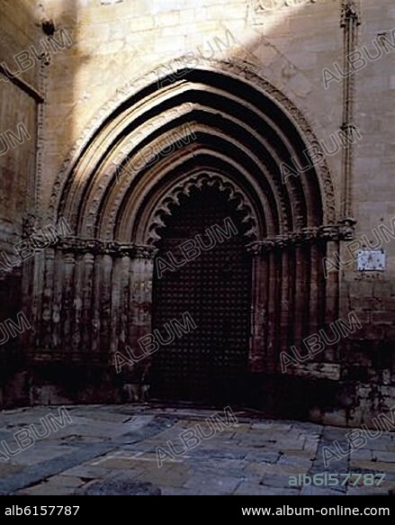 PUERTA DE LAS CADENAS - SIGLO XIV - ESTILO GOTICO CON INFLUENCIA MUDEJAR.