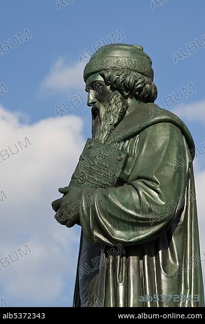 Bronze statue, Johannes Gutenberg, Mainz, Rhineland-Palatinate, Germany, Europe.