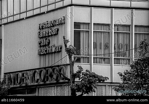 Germany, Berlin, 25.05.1991, LINDENCORSO, restaurant, dance bar, café, night bar, Unter den Linden, Europe.