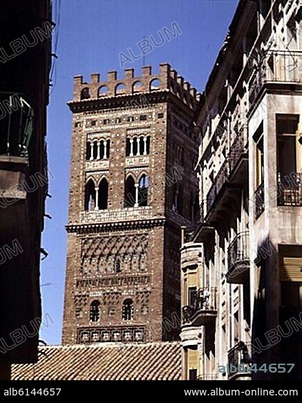 TORRE DE LA IGLESIA DE SAN SALVADOR REALIZADA EN LA PRIMERA MITAD DEL SIGLO XIV - ARQUITECTURA MUDEJAR.