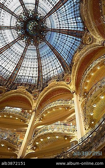 The dome of the Galeries Lafayette, Paris, Ile-de-France, France, Europe.