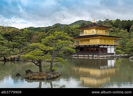 Temple of the Golden Pavilion, Kinkaku-ji, Kyoto, Japan, Asia.